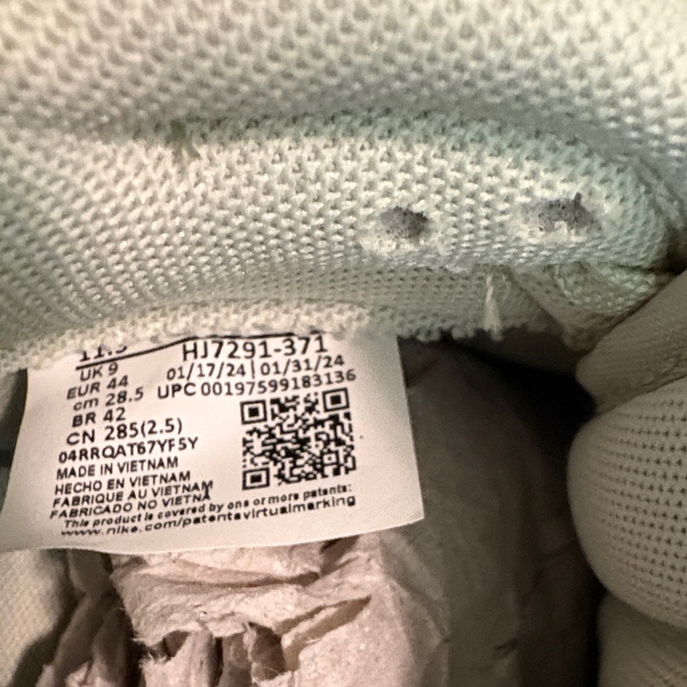 Nike Textured Green and Cream Sneakers - Picture 7 of 8
